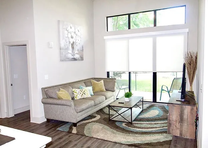 Contemporary City Getaway Near Dt Workspace