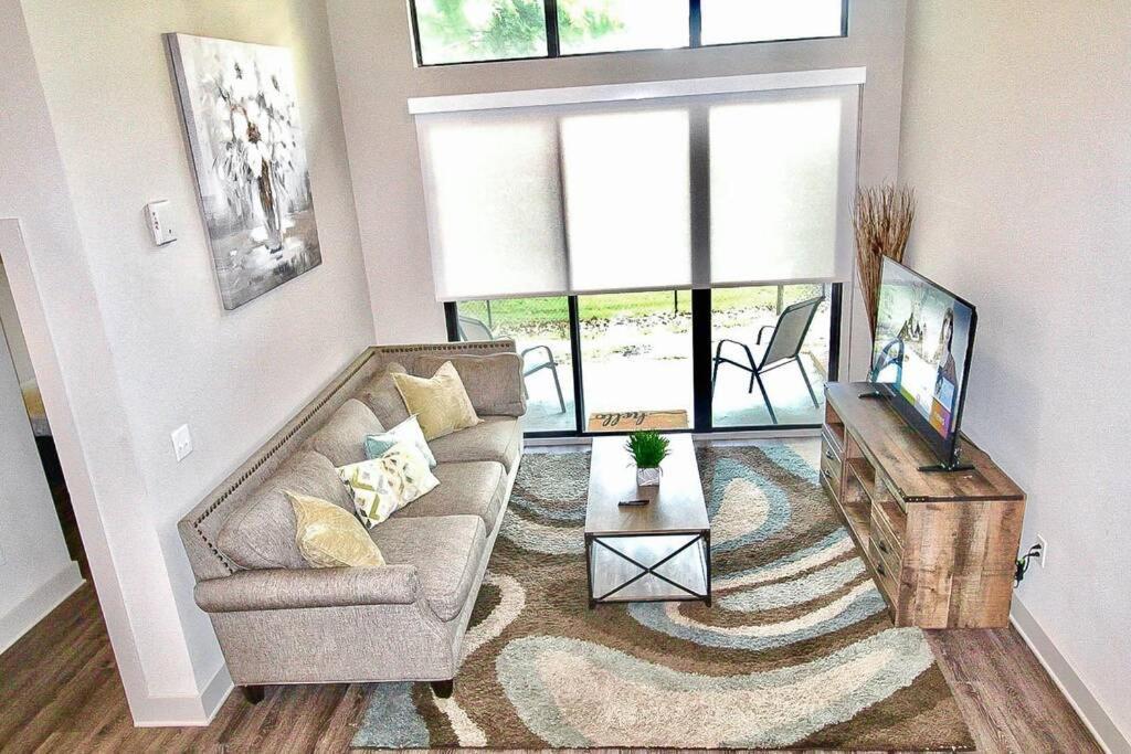 Contemporary City Getaway Near Dt Workspace Apartment *